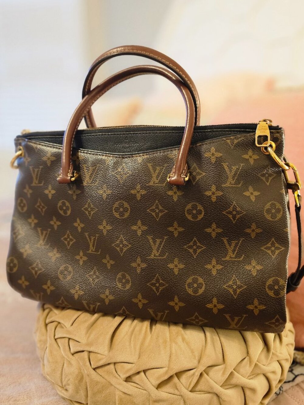Authentic Louis Vuitton Pallas MM Monogram Canvas Tote Handbag Shoulder Bag